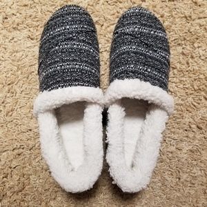 TOMS Black/White Boucle Slippers - NWT